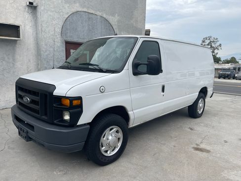 Used 2010 Ford E-250 and Econoline 250 RWD image 2