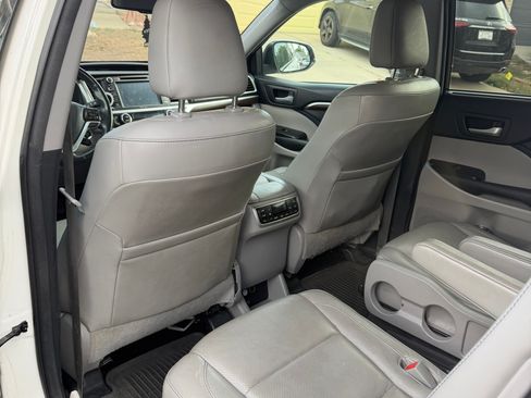 Used 2015 Toyota Highlander Limited Platinum AWD/4WD image 17