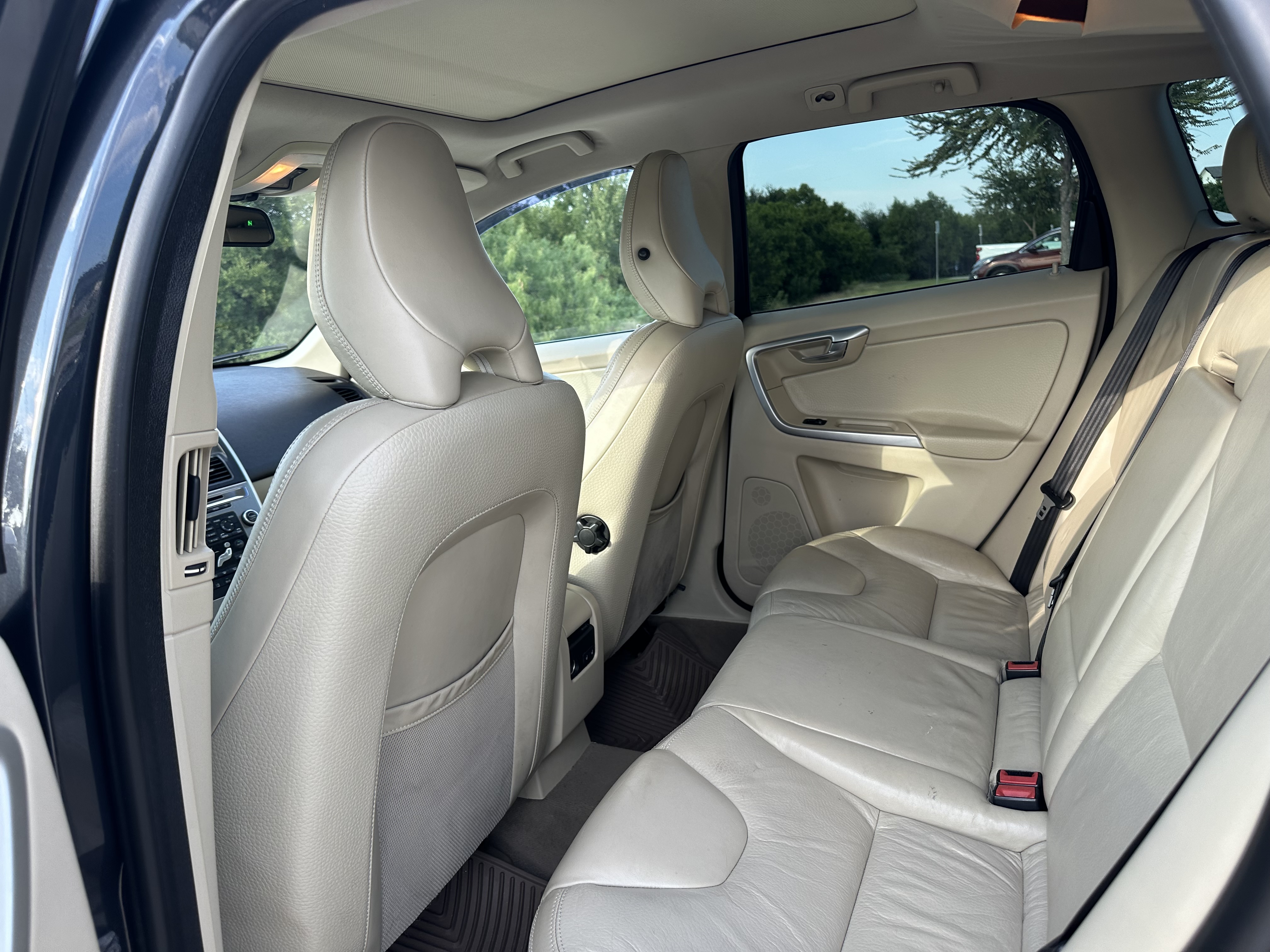 Used 2010 Volvo XC60 T6 R-Design AWD/4WD image 19