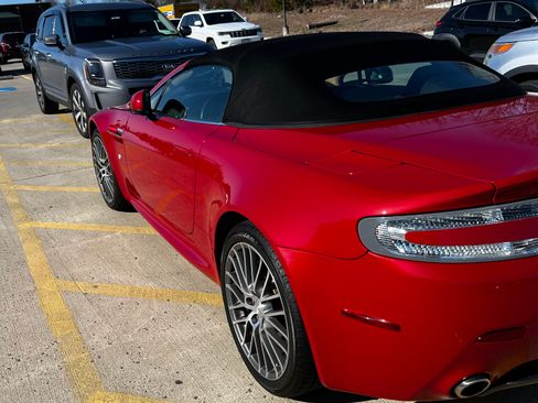 Used 2010 Aston Martin V8 Vantage Roadster image 13