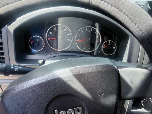 Used 2010 Jeep Liberty Sport AWD/4WD image 11