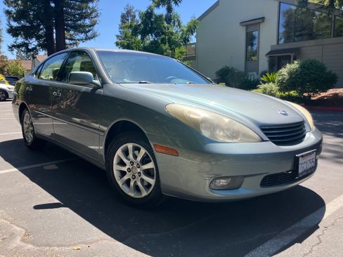 Used 2003 Lexus ES 330 w/ Premium Pkg FWD image 4