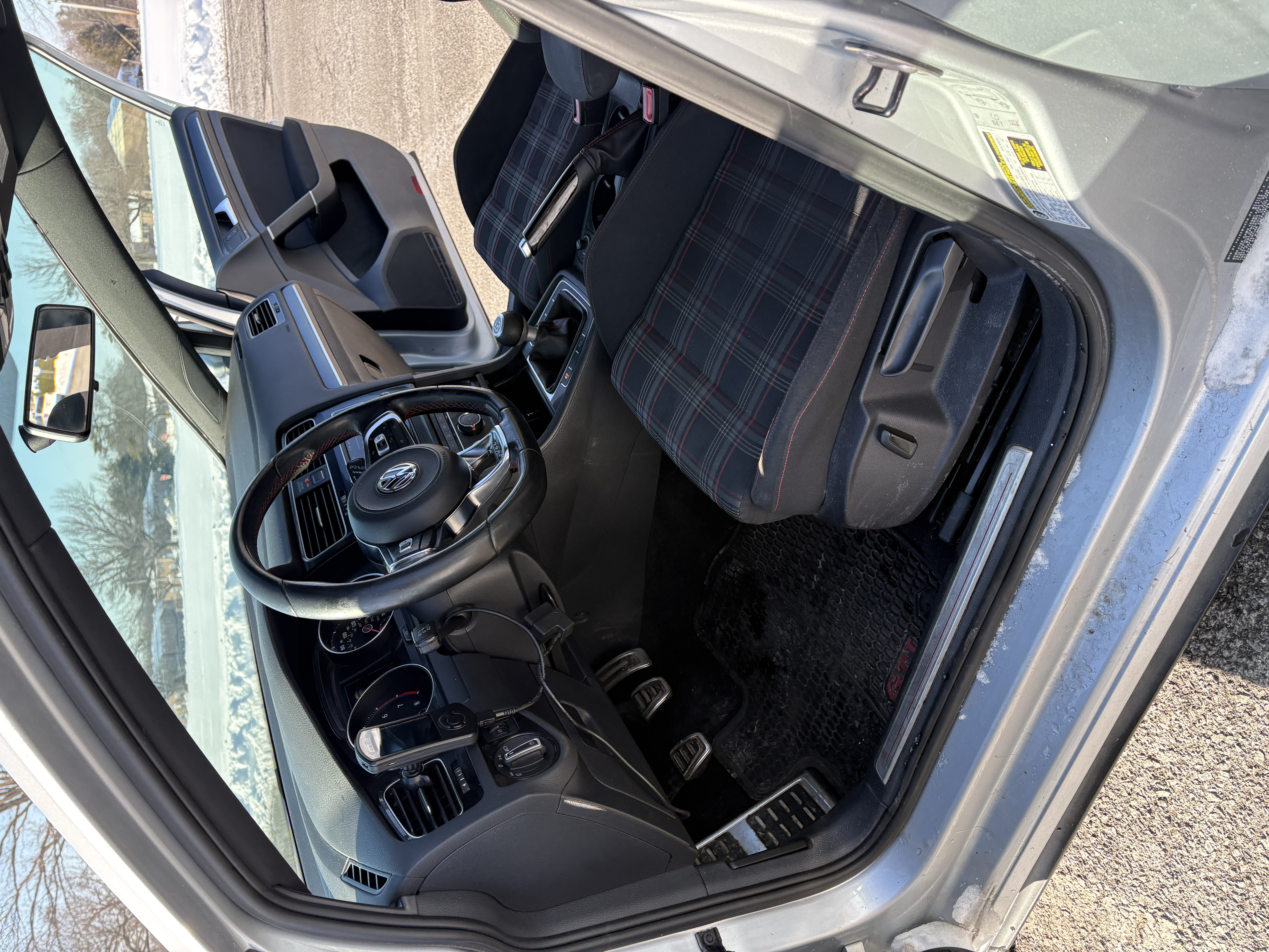 Used 2017 Volkswagen Golf 4-Door FWD image 17