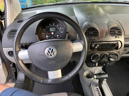 Used 2002 Volkswagen Beetle GLS FWD image 4