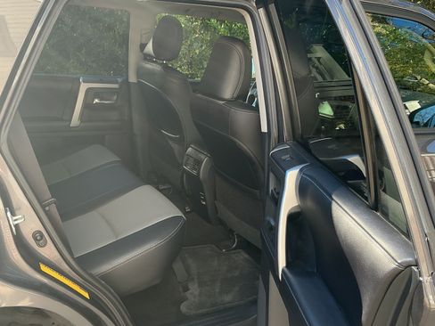 Used 2016 Toyota 4Runner SR5 Premium image 15