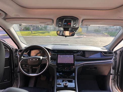 Used 2023 Jeep Grand Cherokee 4WD 4xe image 8