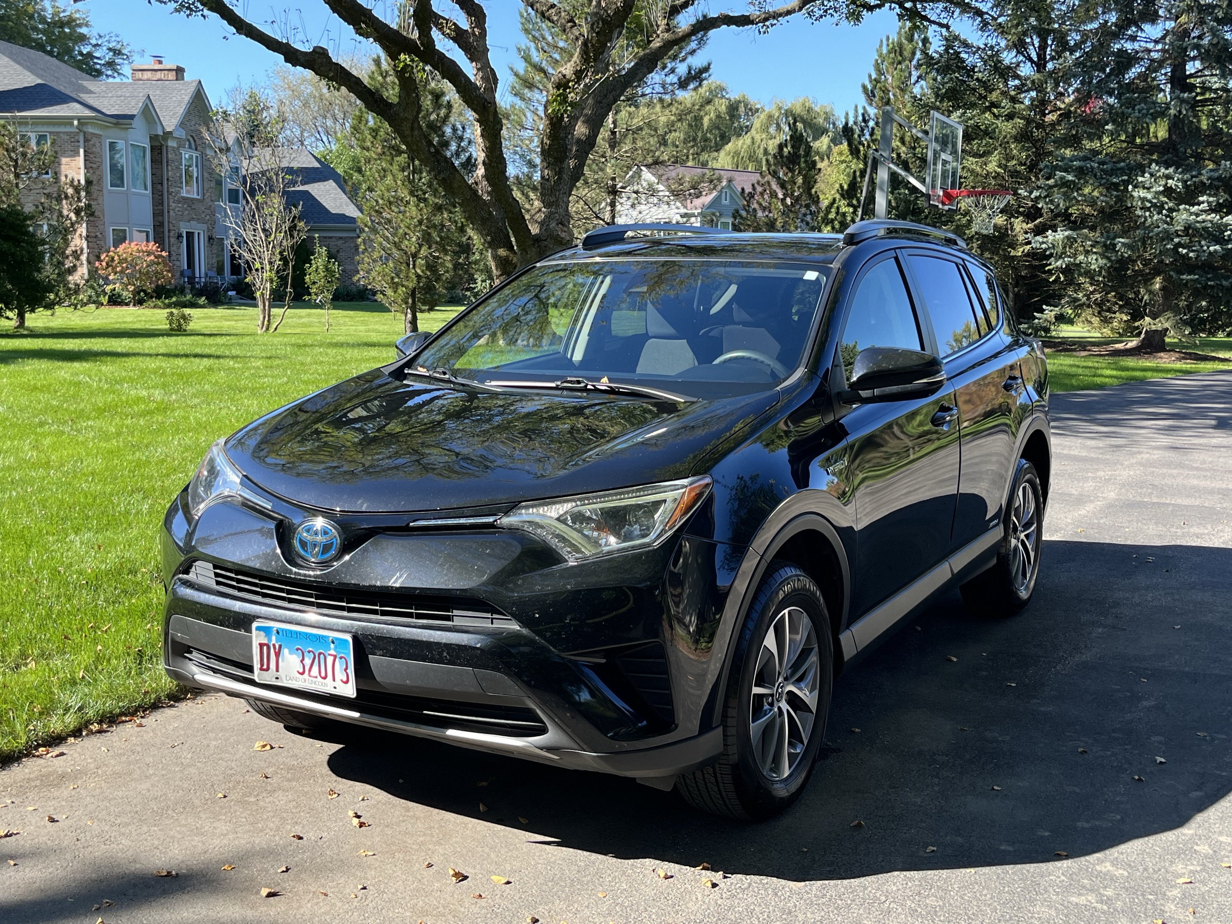 Used 2018 Toyota RAV4 LE AWD/4WD image 1