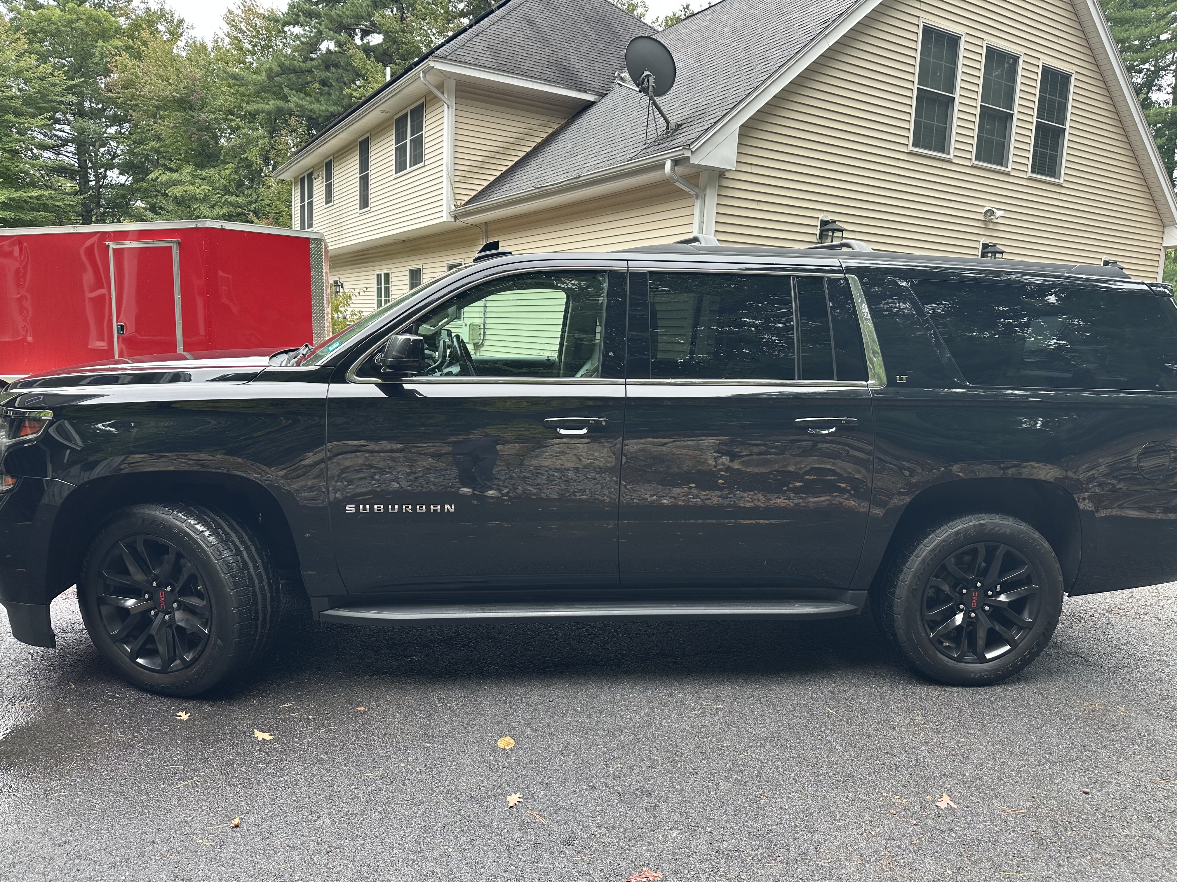 Used 2019 Chevrolet Suburban LT AWD/4WD image 4