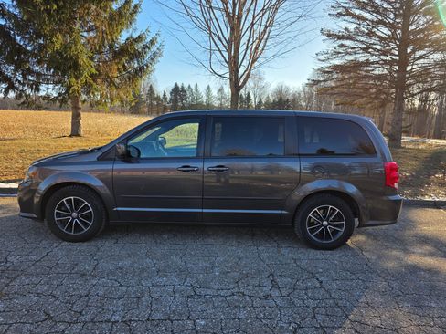 Used 2017 Dodge Grand Caravan GT image 4