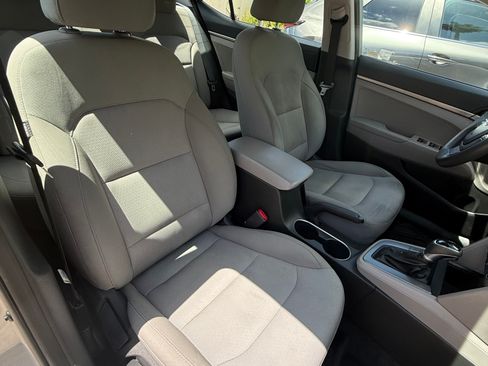 Used 2017 Hyundai Elantra SE FWD image 12