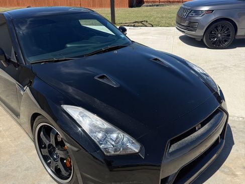 Used 2012 Nissan GT-R Black Edition AWD/4WD image 2
