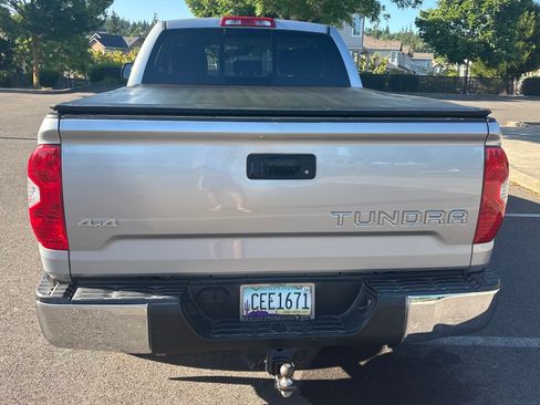 Used 2018 Toyota Tundra SR5 AWD/4WD image 11