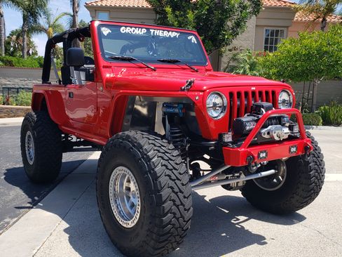 Used 2006 Jeep Wrangler Unlimited w/ Premium Audio Group image 9