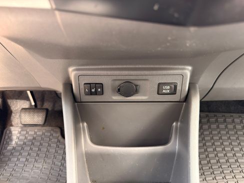 Used 2013 Toyota Prius V Five image 32