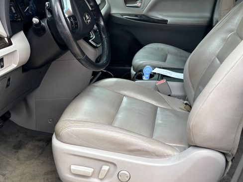 Used 2015 Toyota Sienna XLE image 11