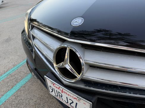 Used 2013 Mercedes-Benz E 550 E 550 Coupe 2D image 2