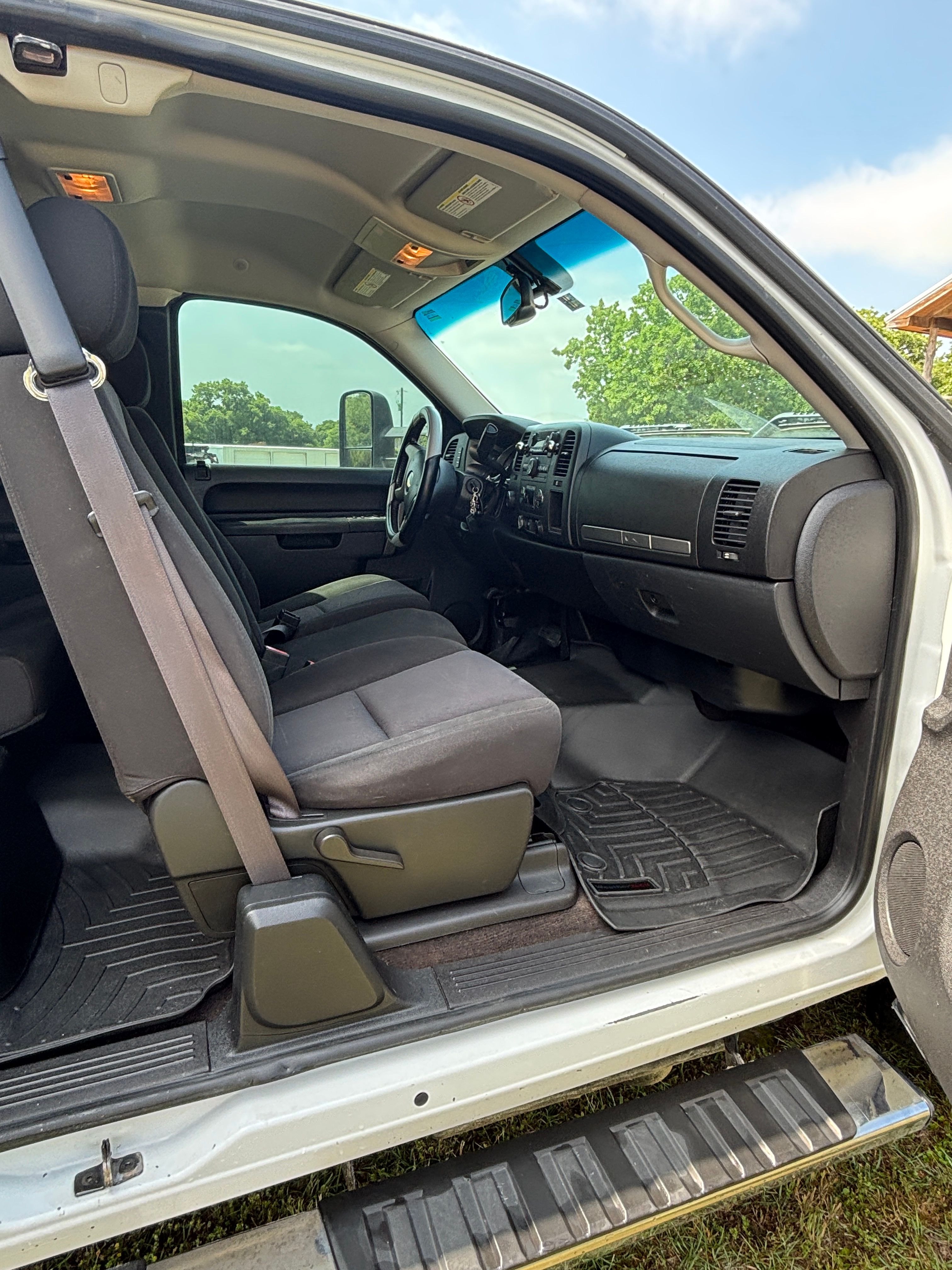 Used 2011 Chevrolet Silverado 3500 LT w/ Interior Plus Package AWD/4WD image 18