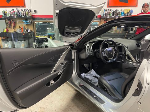 Used 2017 Chevrolet Corvette Stingray Coupe RWD image 9