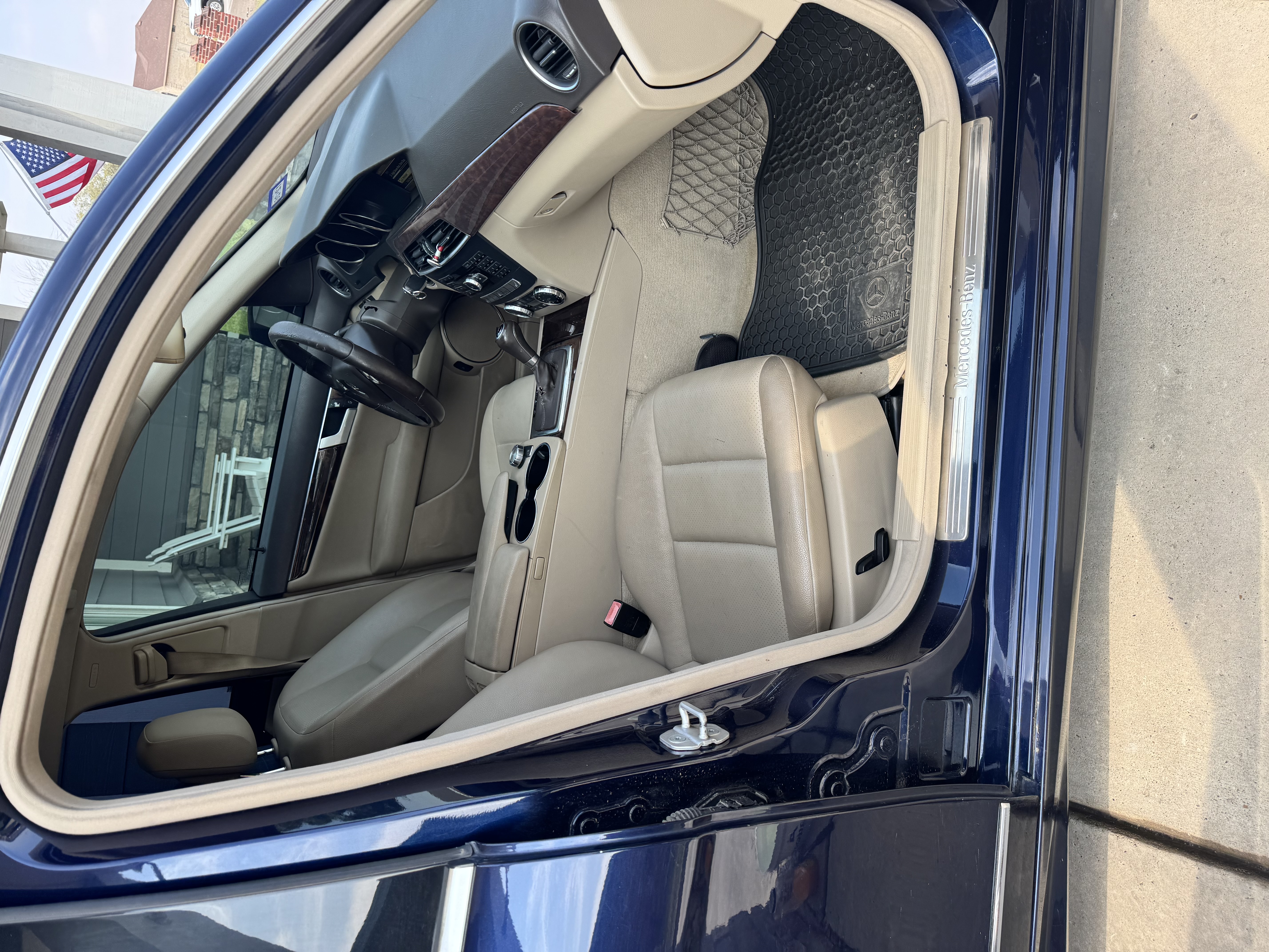 Used 2012 Mercedes-Benz C 250 Sedan image 4