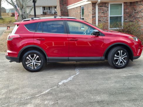 Used 2017 Toyota RAV4 LE w/ All Weather Liner Package image 5