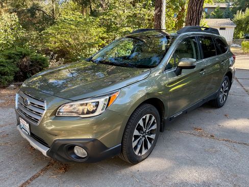 Used 2016 Subaru Outback 2.5i Limited AWD/4WD image 2