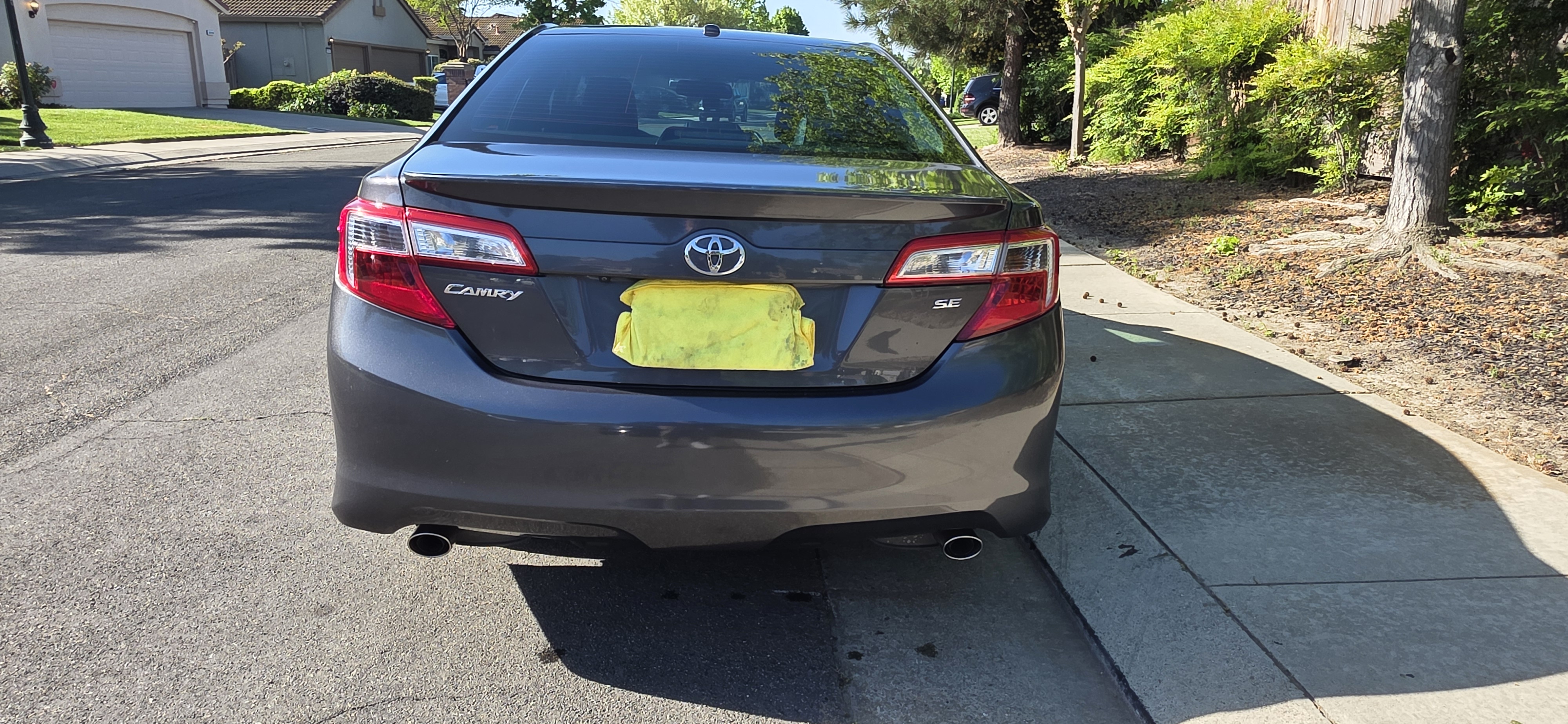 Used 2012 Toyota Camry SE w/ Leather Pkg FWD image 2