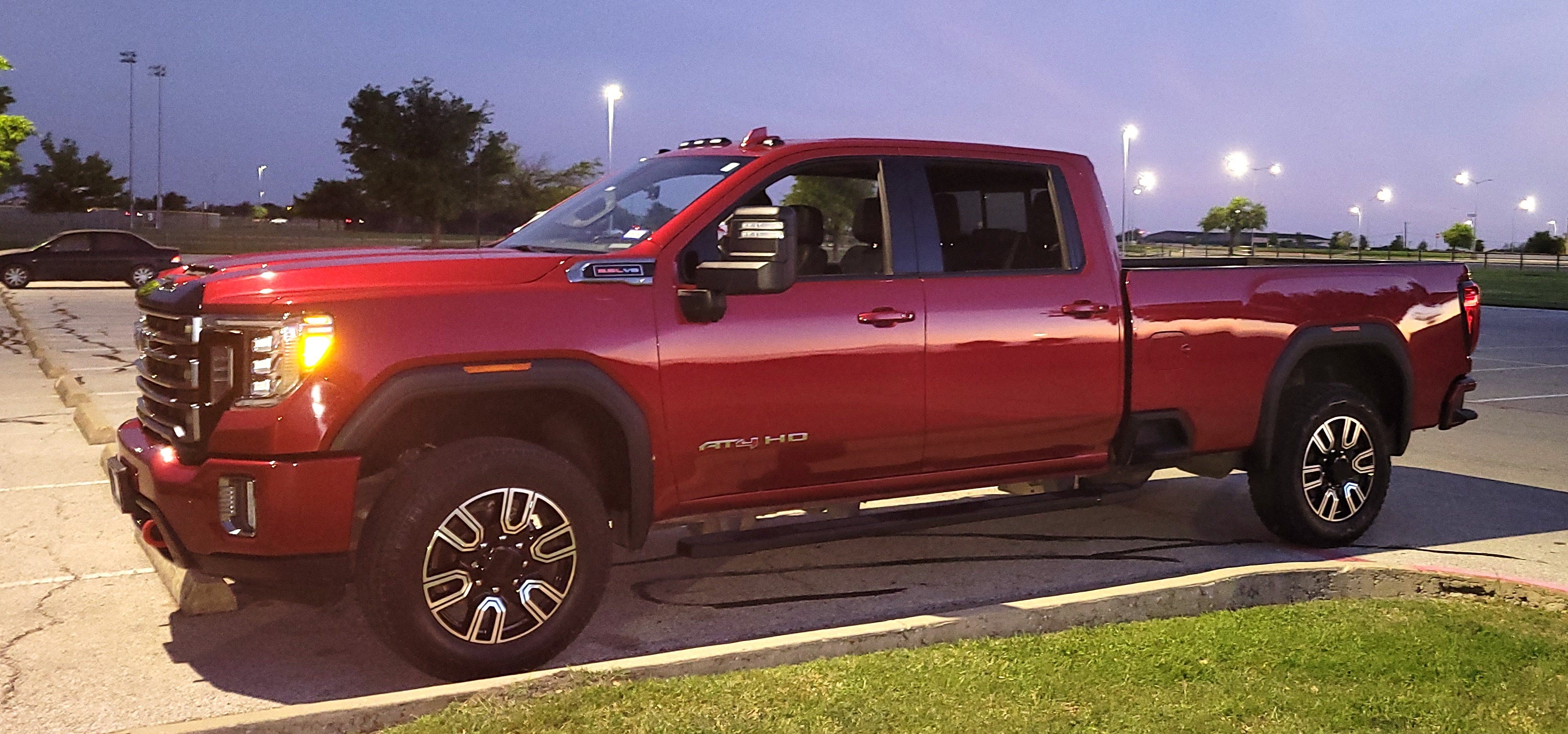 Used 2020 GMC Sierra 2500 AT4 AWD/4WD image 2