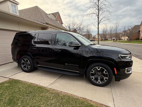 Used 2023 Jeep Wagoneer Series III w/ Rear Seat Video Group 1 image 5