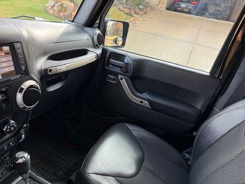 Used 2016 Jeep Wrangler Sahara image 12