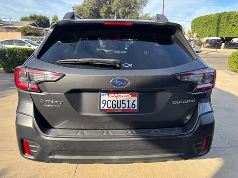 Used 2020 Subaru Outback Premium image 2