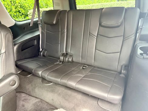 Used 2018 Cadillac Escalade ESV Luxury RWD image 24