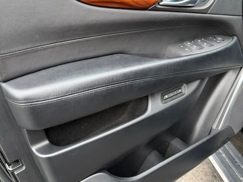 Used 2015 Cadillac Escalade Premium image 19