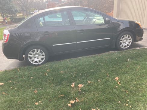 Used 2010 Nissan Sentra 2.0 S w/ Convenience Pkg FWD image 2