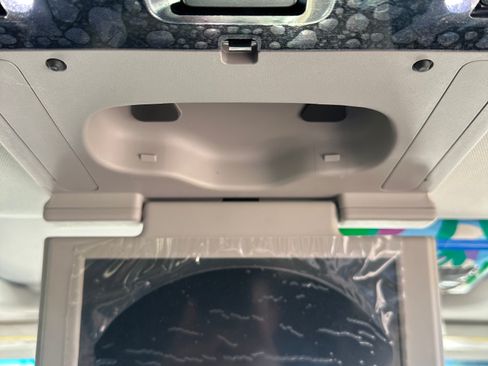 Used 2018 Chevrolet Suburban Premier image 13