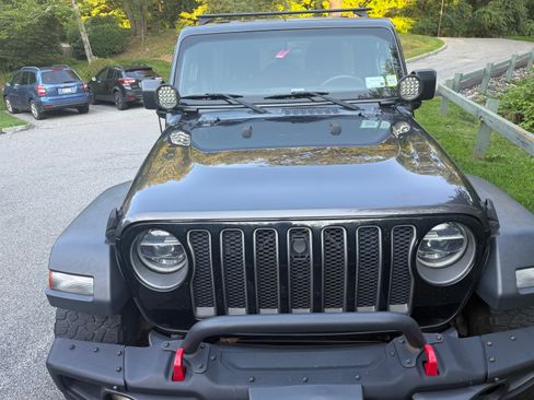 Used 2018 Jeep Wrangler Unlimited Sport AWD/4WD image 2