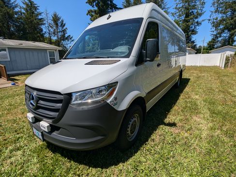 Used 2022 Mercedes-Benz Sprinter 3500 image 12