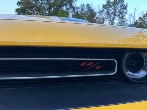 Used 2017 Dodge Challenger R/T image 10