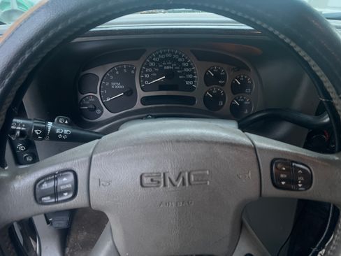 Used 2003 GMC Yukon XL Denali image 4