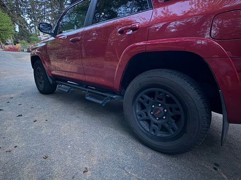 Used 2023 Toyota 4Runner SR5 AWD/4WD image 5