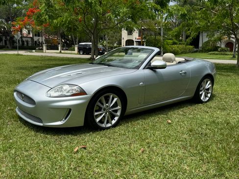 Used 2010 Jaguar XKR R RWD image 4