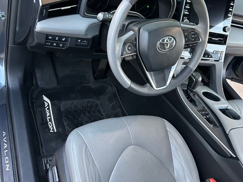Used 2020 Toyota Avalon Limited w/ Advanced Safety Package FWD image 17