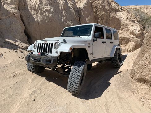 Used 2017 Jeep Wrangler Unlimited Sahara image 6