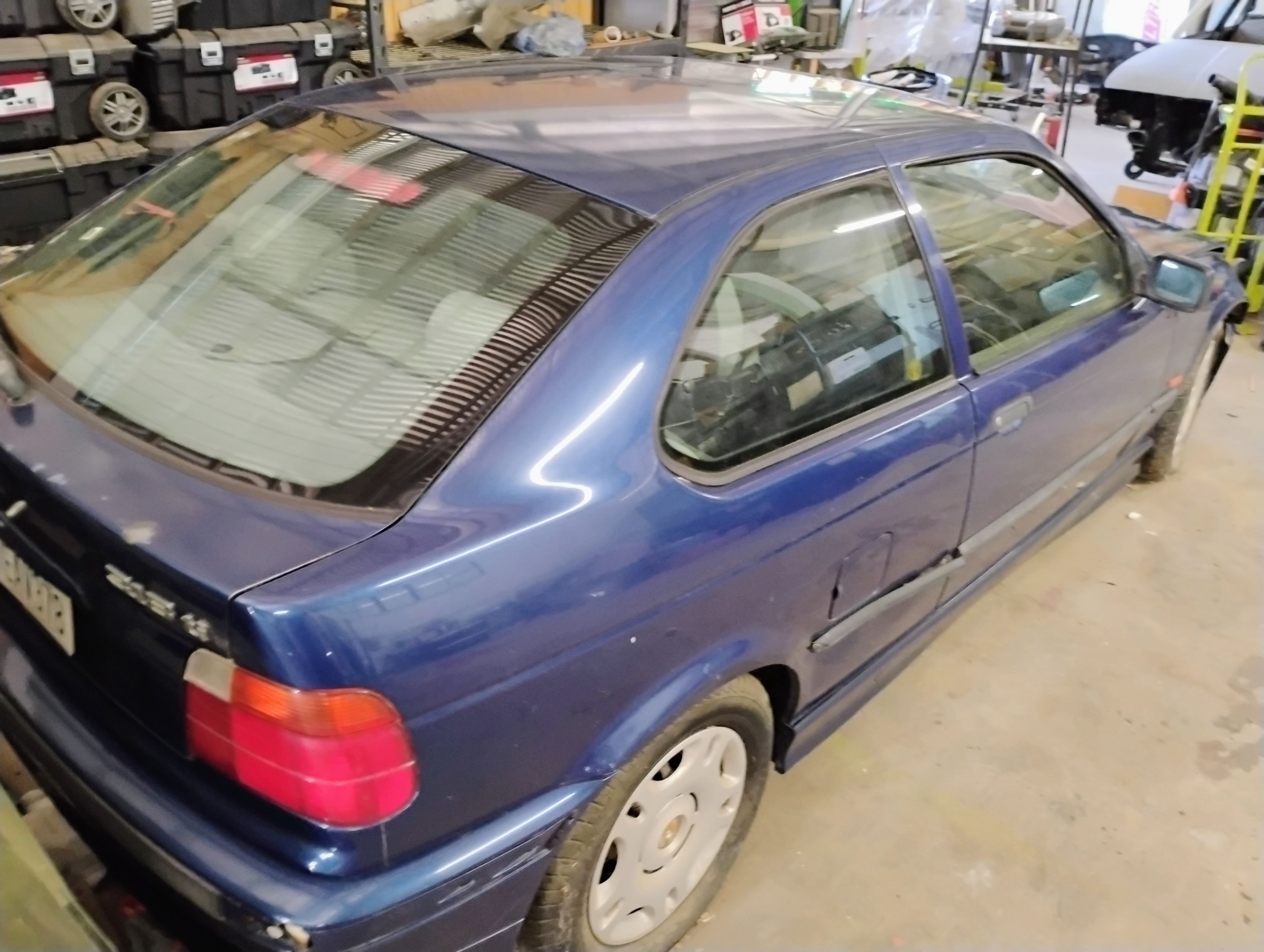 Used 1998 BMW 318ti Hatchback RWD image 4