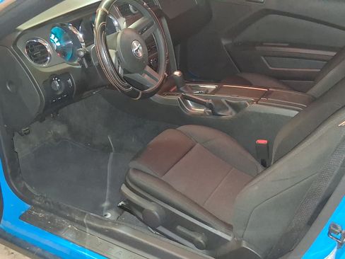 Used 2011 Ford Mustang Coupe RWD image 4