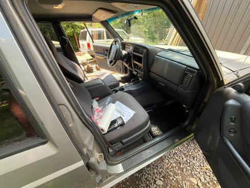 Used 2000 Jeep Cherokee Classic AWD/4WD image 17
