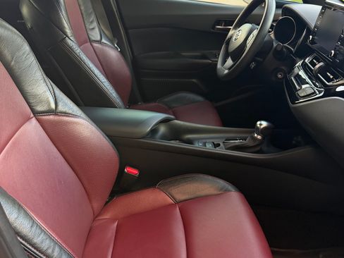 Used 2019 Toyota C-HR LE FWD image 22