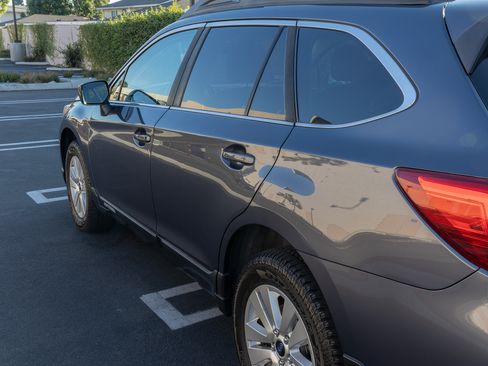 Used 2017 Subaru Outback 2.5i Premium image 15