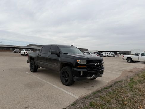 Used 2018 Chevrolet Silverado 1500 LT w/ Texas Edition image 10