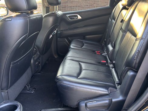 Used 2020 Nissan Pathfinder SL AWD/4WD image 13