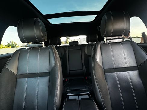 Used 2018 Land Rover Range Rover Velar R-Dynamic SE AWD/4WD image 10